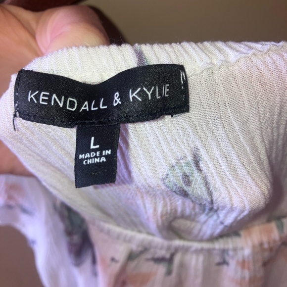 Kendall & Kylie White Floral Off-Shoulder Romper Jumpsuit Shorts - Picture 3 of 4